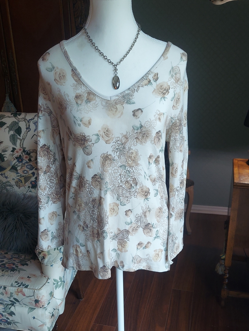 jason maxwell Cream Floral V-Neck Long Sleeve Top